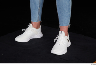 Vinna Reed foot shoes sports white sneakers 0002.jpg